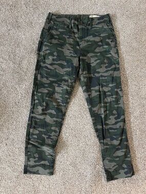 GAP Women's Camo Ankle Pants - Olive Green